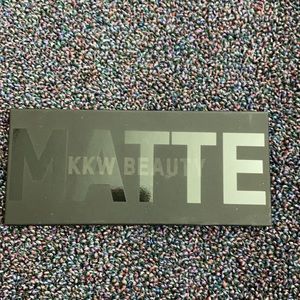 KKW beauty matte palette